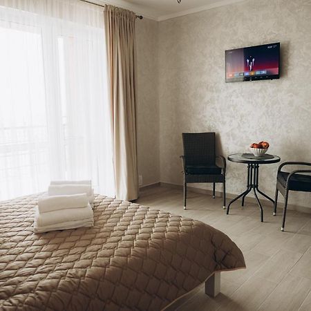 Три Слона Hotel Zatoka Buitenkant foto