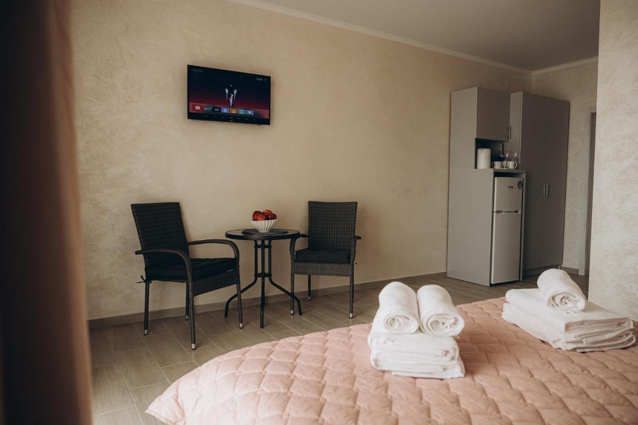 Три Слона Hotel Zatoka Buitenkant foto