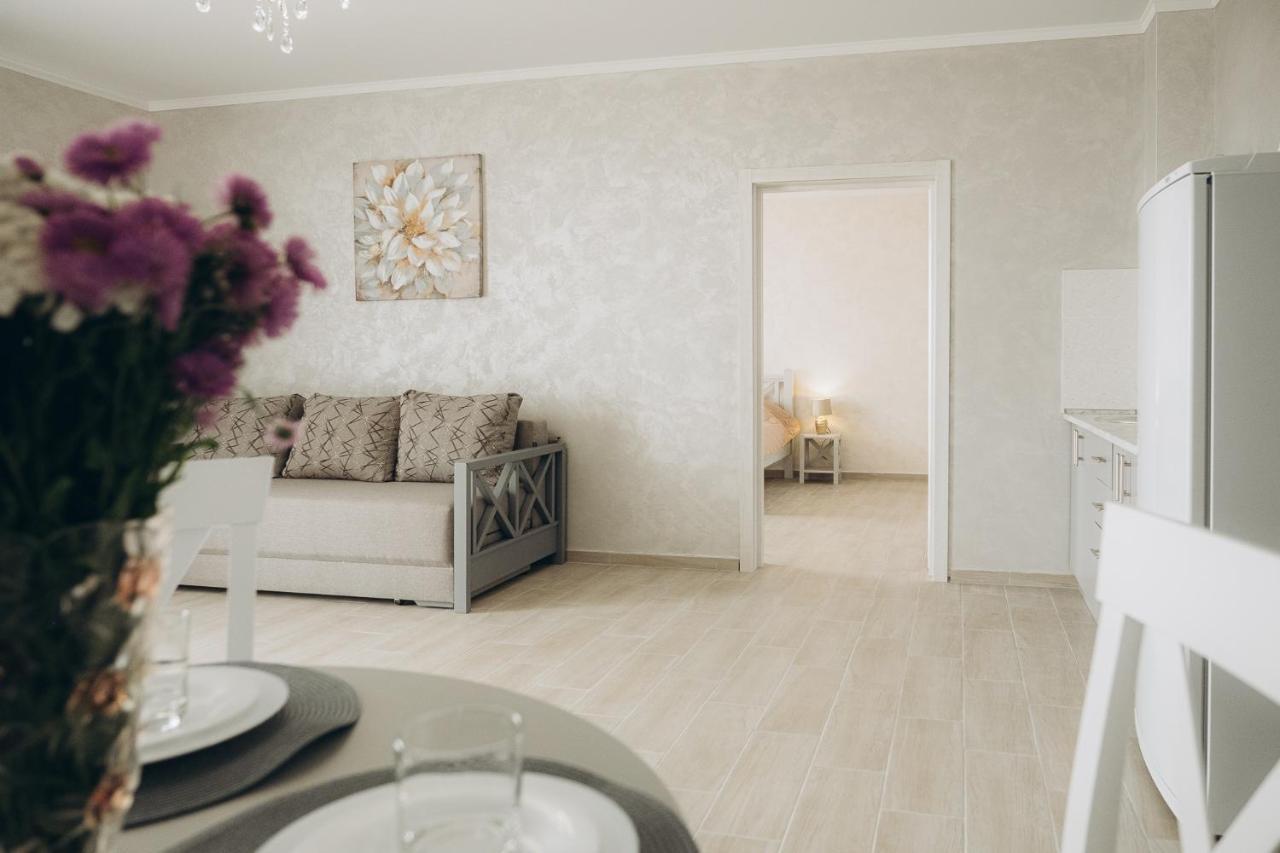 Три Слона Hotel Zatoka Buitenkant foto