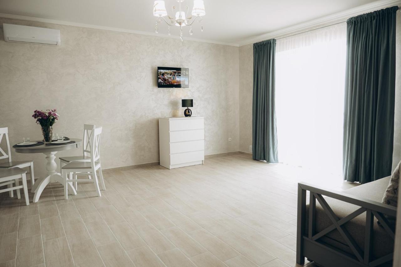 Три Слона Hotel Zatoka Buitenkant foto