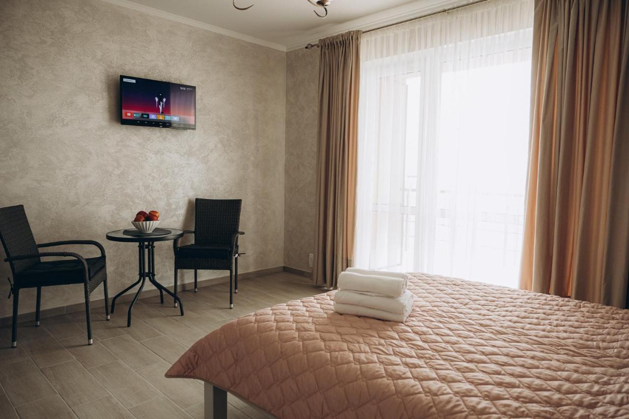 Три Слона Hotel Zatoka Buitenkant foto