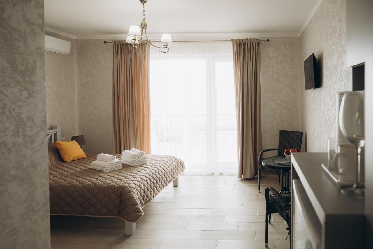 Три Слона Hotel Zatoka Buitenkant foto