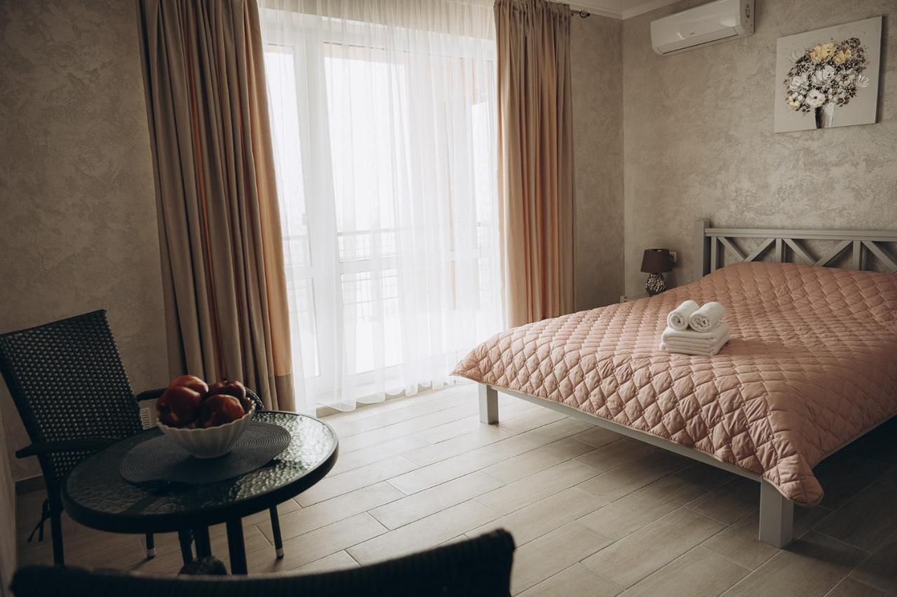 Три Слона Hotel Zatoka Buitenkant foto