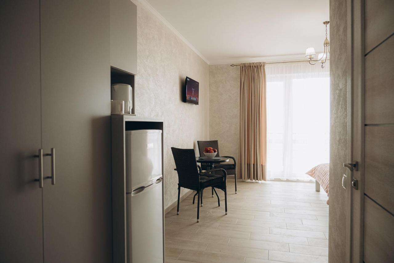 Три Слона Hotel Zatoka Buitenkant foto
