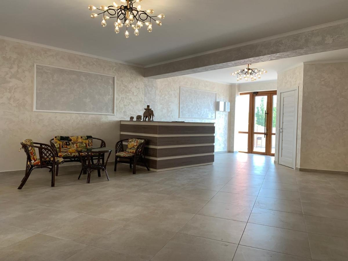 Три Слона Hotel Zatoka Buitenkant foto