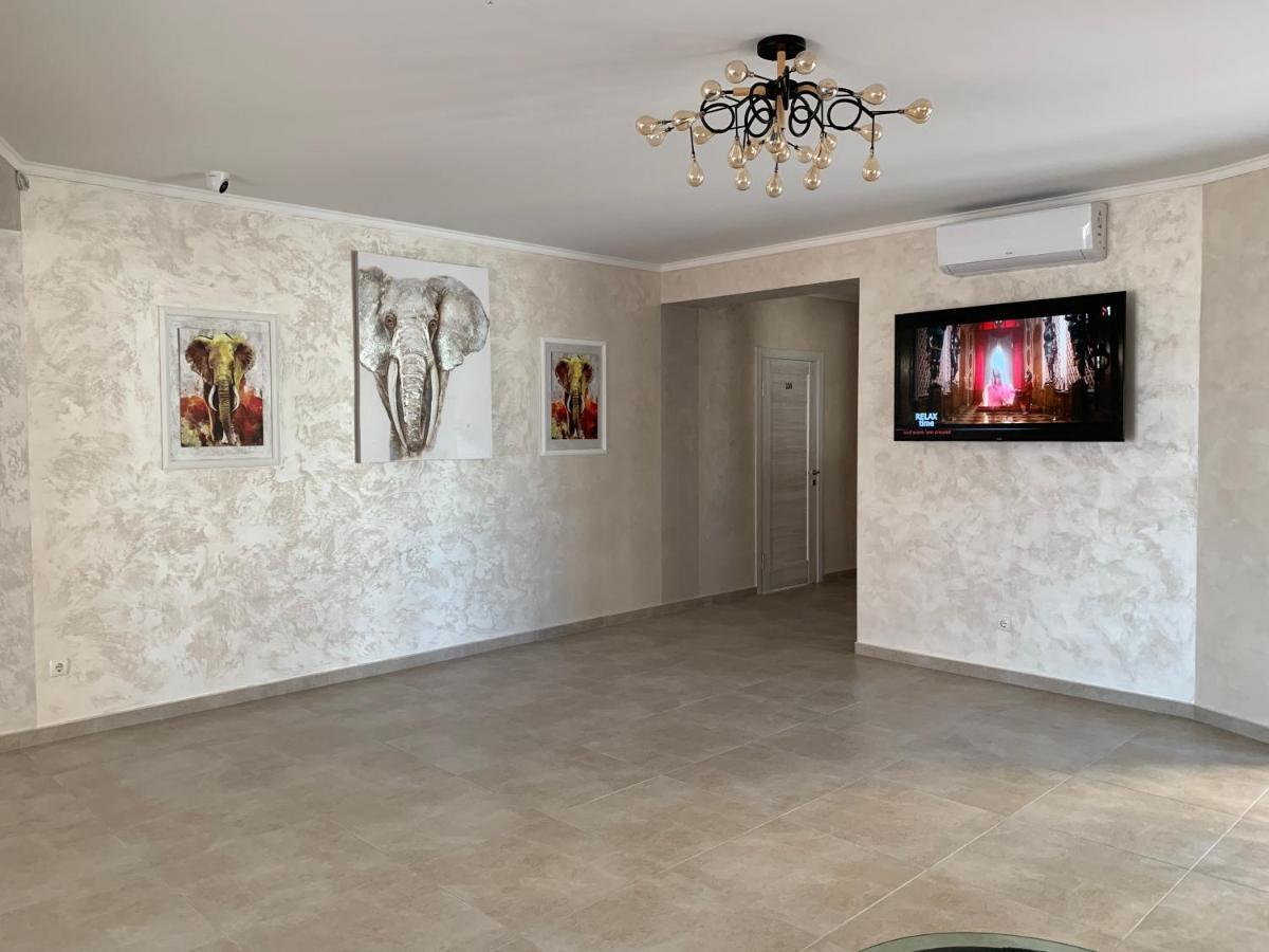 Три Слона Hotel Zatoka Buitenkant foto